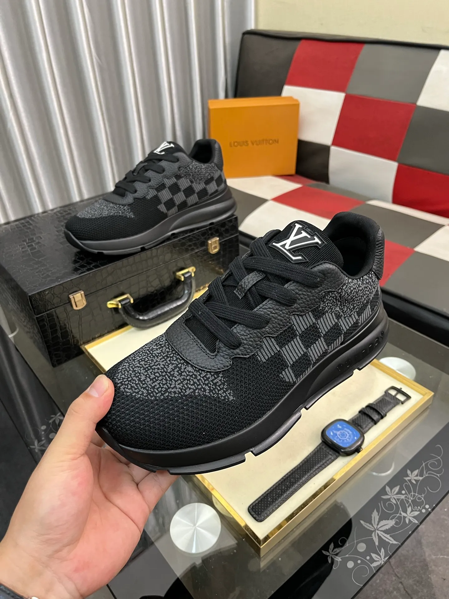 Men's Men's Shoes 💰640⌚️⌚️LV TARINE Louis Vuitton L Family Donkey Brand Casual Sports Shoes Skateboard Shoes Original purchase, development and production This LV Trainer sneaker is made of cow leather to create a complex upper, which requires several hours of ingenious sewing to complete. Inkjet printing renders a unique retro effect, and the classic configuration is from the hands of Virgil Abloh, showing the inspiration of retro basketball shoes. Exquisite packaging at the delivery counter🛍📦 ▪️Fabrics: Original customized first-layer cowhide ▪️Inner lining: Original customized breathable mesh ▪️Outsole: Original molded two-color TPU combination outsole ▪️Size: 38-44